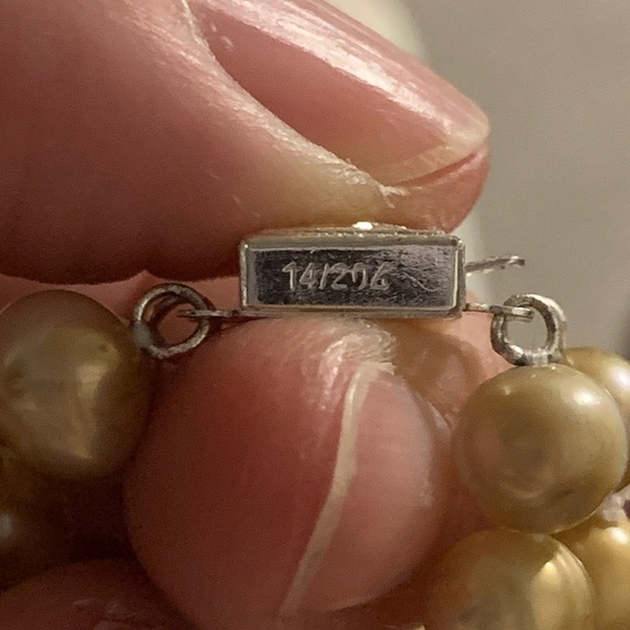 Vintage double strand real pearl necklace. Creamy color mix. - Picture 7 of 8